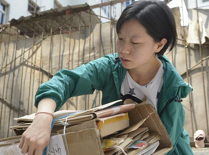 女孩因残疾被遗弃,残疾女孩,拾荒奶奶