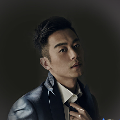 朱亚文，1984年4月21日生于江苏省盐城市，中国大陆男演员，2006年毕业于北京电影学院表演系本科。2008年饰演了《闯关东》中的朱传武一角。