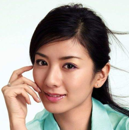 黄奕，1977年9月13日出生于中国上海，中国大陆女演员、导演、制作人，毕业于上海东方文化学院影剧科。