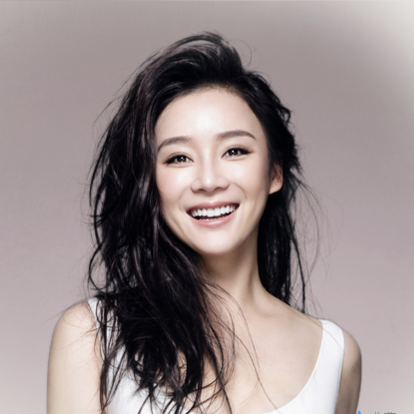袁姗姗(Mabel Yuan)，1987年2月22日出生于湖北省襄阳市，毕业于北京电影学院05级表演系本科班，中国内地影视女演员。2010年，因主演年代剧《大屋下的丫鬟》而步入演艺圈。