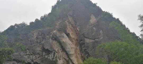  笔架山山体垮塌