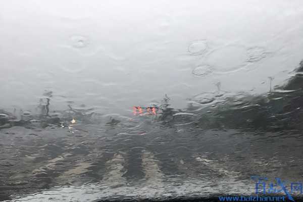 四川宜宾暴雨致城区多处积水 叙州区本站降雨量达125.3mm