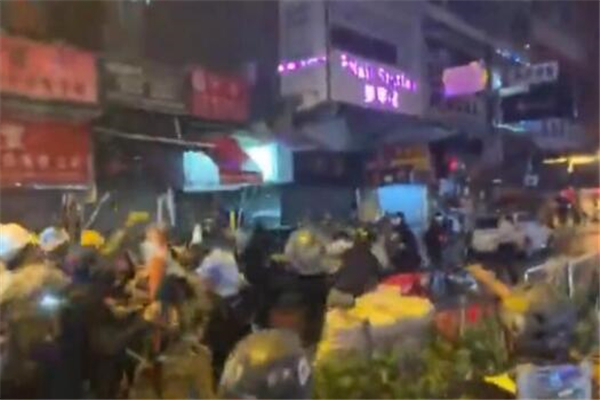 香港,香港暴徒,香港警察,香港暴亂,荃灣暴亂,香港荃灣暴亂,鳴槍示警