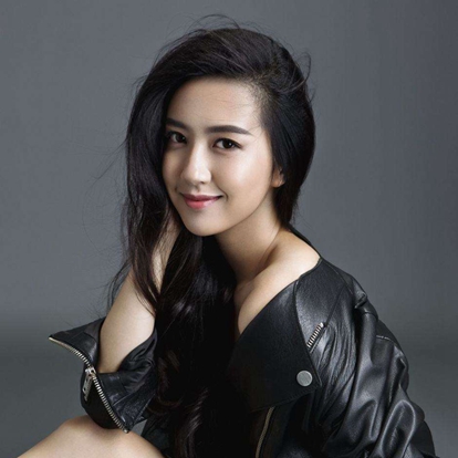 许龄月，1992年1月24日出生于云南省曲靖市，中国内地影视女演员。2012年，许龄月因获得第61届环球小姐大赛中国区亚军而出道。2013年，参演个人大银幕处女作《小时代》。