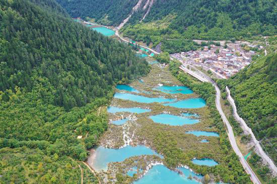 九寨沟恢复开园首日数千人订票 国庆假期已有4天门票售罄