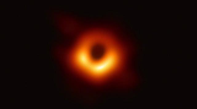 因为nasa第一张黑洞真实照片太模糊 科学家发布高清黑洞构想动图