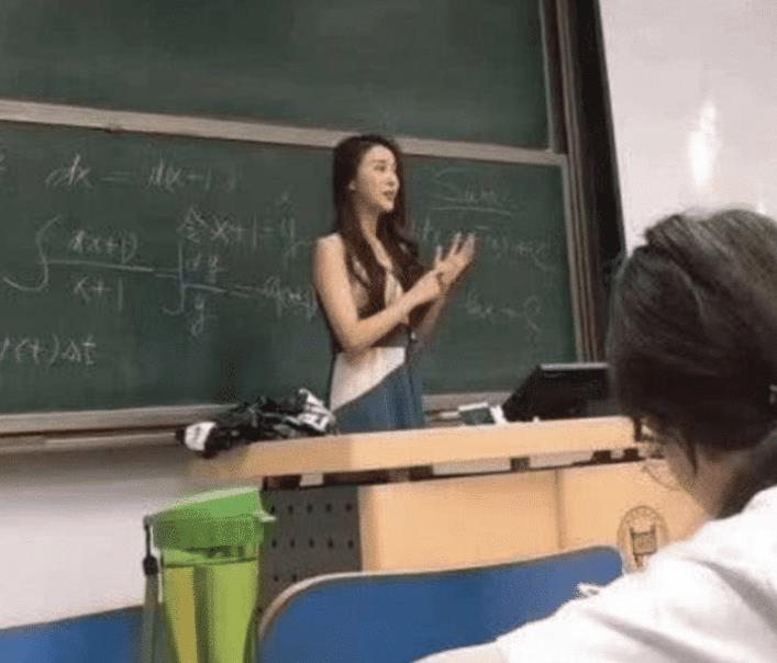 北科大一美女老师因高颜值走红 学生们抢着上课