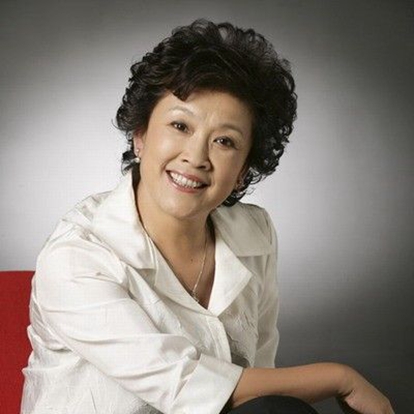宋春丽，1951年2月17日生于河北省冀县，毕业于北京电影学院，国家一级演员、中国电影表演学会副会长。1978年和中央音乐学院教授孙维熙结婚，1979年她拍摄第一部影片《苦难的心》，1987年获得第八届中国电影金鸡奖的最佳女配角提名，2001年获得中国电影金鸡奖最佳女主角。
