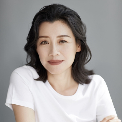 刘琳，1974年4月13日出生于北京，毕业于北京电影学院表演系，中国内地女演员。1993年刘琳出演的首部电影《高楼边》上映。1994年在校期间主演电影《夜半歌声》。2000年刘琳凭借主演的剧情电影《过年回家》获得第13届新加坡国际电影节最佳女主角奖。