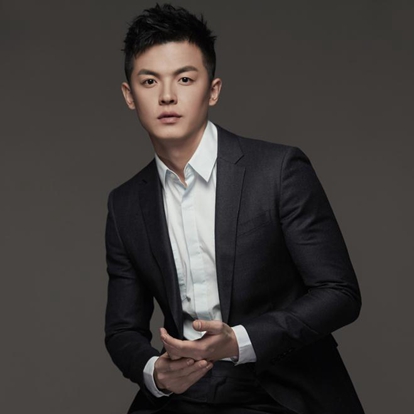 王煜，1992年8月22日出生于内蒙古，中国内地男演员，毕业于上海戏剧学院表演系。2012年，出演个人首部电视剧《麻辣女兵》，从而正式进入演艺圈。