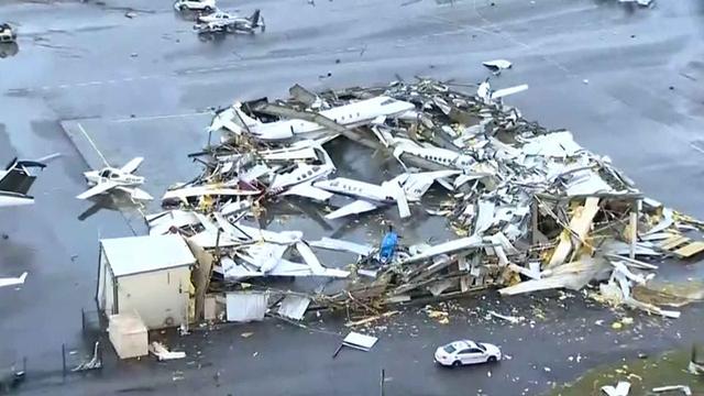 龙卷风袭击美国致24人死亡 摧毁48座建筑和机场