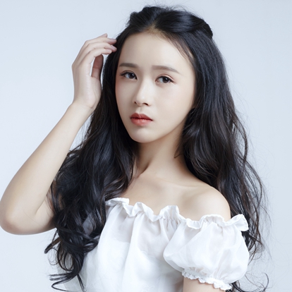 袁媛，1991年12月25日出生于江苏建湖，2012年毕业于北京电影学院表演学院。袁媛表演生动本真，流畅舒服，是个很精灵的演员。