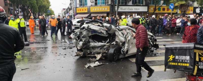 江苏苏州黄埭发生惨烈车祸 肇事逃逸司机造成1人死亡
