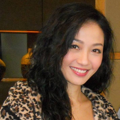 杨玉梅，1965年3月5日出生于香港，中国香港女演员。1990年参加亚洲小姐竞选并获得季军。1992年，在古装武侠剧《仙鹤神针》中饰演马君武师妹李青鸾。