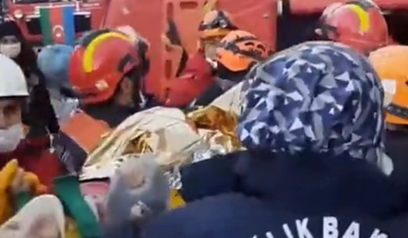爱琴海震后65小时3岁女童获救