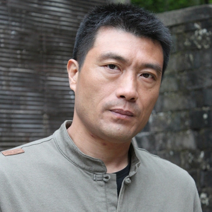 叶新宇，杭州话剧团演员。代表作品有：《太平公主》《枪侠》《张居正》《五号特工组》《潜伏》《射雕英雄传》《大侦探西门》等。