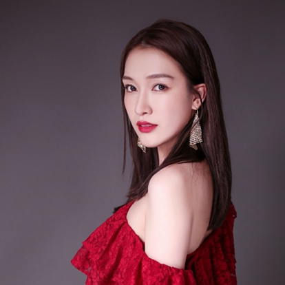 张子琪，原名张娜，中国内地女演员。1989年4月15日出生于北京市朝阳区，毕业于斯威本科技大学。2003年，出演首部电视剧《开心就好》。2005年，参演古装历史剧《夜来风雨》。