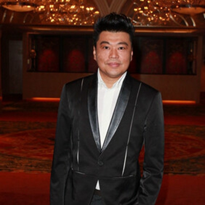 阮兆祥，1967年5月23日出生于香港，中国香港男演员、主持人、歌手。1985年获得第二届全港十九区业余歌唱比赛季军;同年成为香港电台电视部的艺员，从而进入演艺圈。
