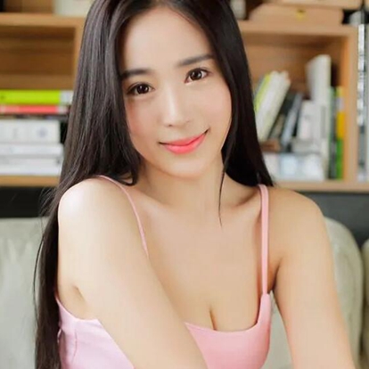 王曼妮，1991年6月1日出生于山西阳泉，中国内地女演员。毕业于四川外语学院，现就读于北京电影学院表演系。2010年，王曼妮出演爱情剧《不如跳舞》，开启演艺事业。