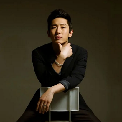 杨政(Young-Jong)，1984年11月5日出生于天津市，中国内地影视男演员，毕业于天津音乐学院。2008年北京电视台真人秀选拔比赛《龙的传人》全球亚军。