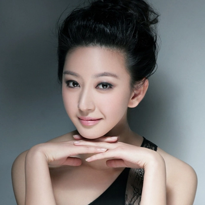 唐一菲，原名唐璐，1981年1月27日出生于湖北省武汉市，中国内地女演员，毕业于中央戏剧学院表演系。2003年，出演的爱情片《幽媾》上映，她也因此正式出道。