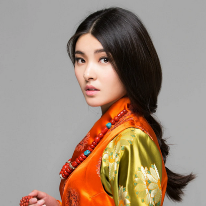 22282725222428),藏族,中国女演员,出生于青海省黄南州