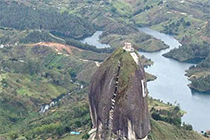 世界上最陡的房子，建在10吨重的悬崖峭壁上，房主表示：攀登太累了