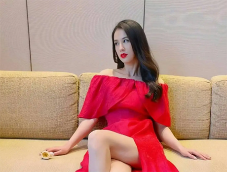 黄圣依称不接受婚前同居,暗示女生会吃亏,透着知识分子家庭的骄傲