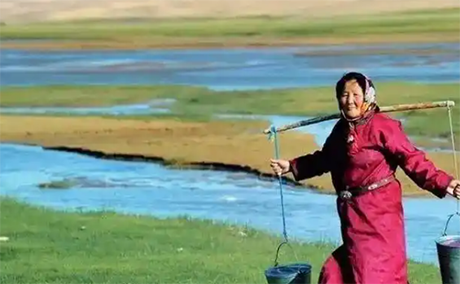 蒙古海军驻扎的淡水湖,水量接近三峡10倍,蒙古为什么还缺水?
