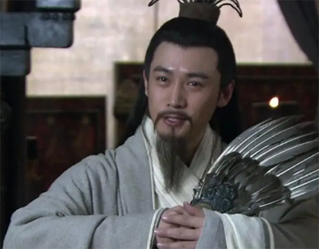 刘备临终之前,为什么将兵权交给李严,而不交给诸葛亮?