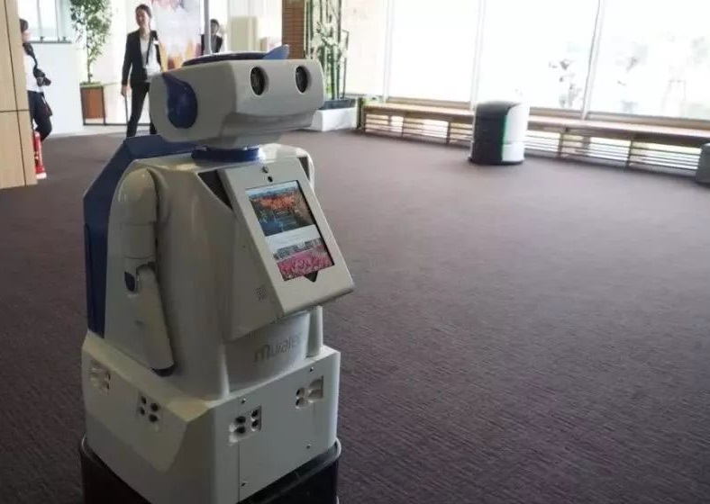 日本酒店解雇机器人