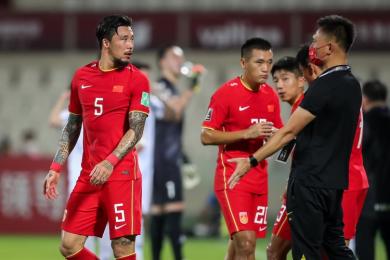 国足以2-0击败菲律宾踏进世界杯12强，唐淼和吴兴涵精彩传射进球